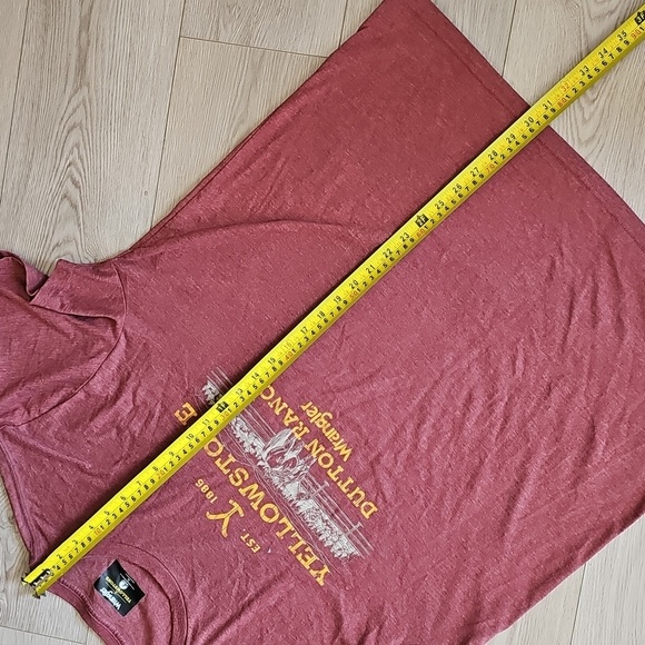 Wrangler Yellowstone Dutton Ranch Graphic Tee, XL - Picture 6 of 8